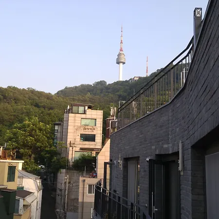 Myeongdong Artmonstay