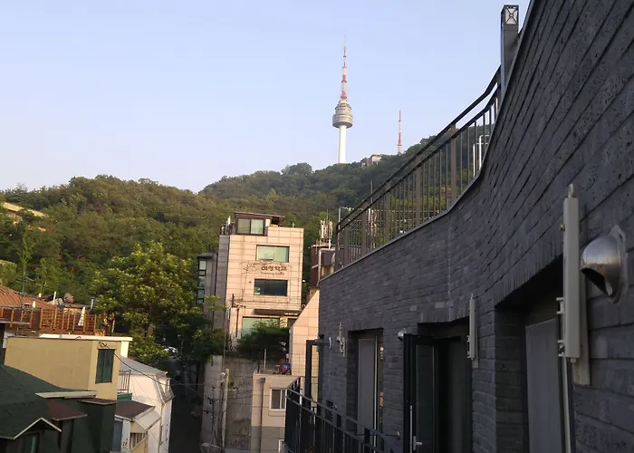 Myeongdong Artmonstay
