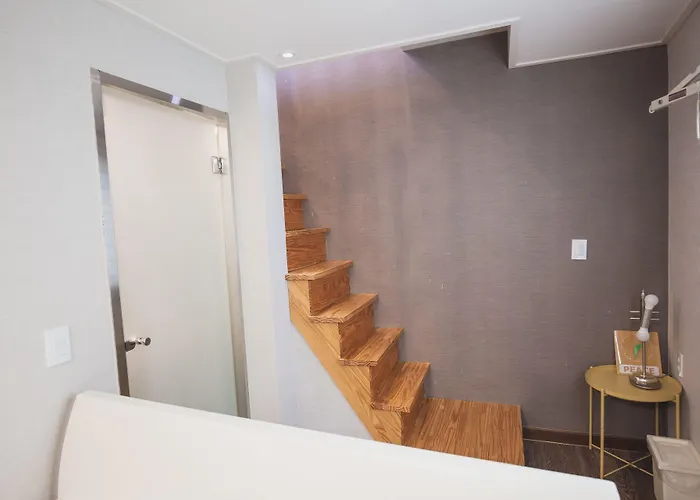 Guest house Myeongdong Artmonstay 3*